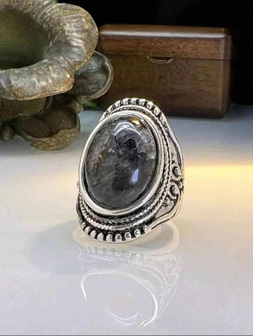 Unisex Vintage Style Oval Moonstone Gemstonr Inlaid Antique Silver Plated Ring